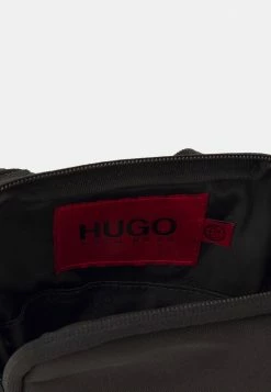 HUGO ETHON ZIP UNISEX - Sac Bandoulière - Black 14 HUGO ETHON ZIP UNISEX - Sac Bandoulière - Black -Pas Cher Hugo Boutique 0544f529bffb4f1ea43adc72155bc979