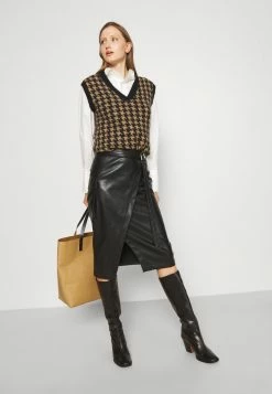 HUGO REMALI - Jupe Portefeuille - Black -Pas Cher Hugo Boutique 10a1b8e431004e34be7270743dfe8de6