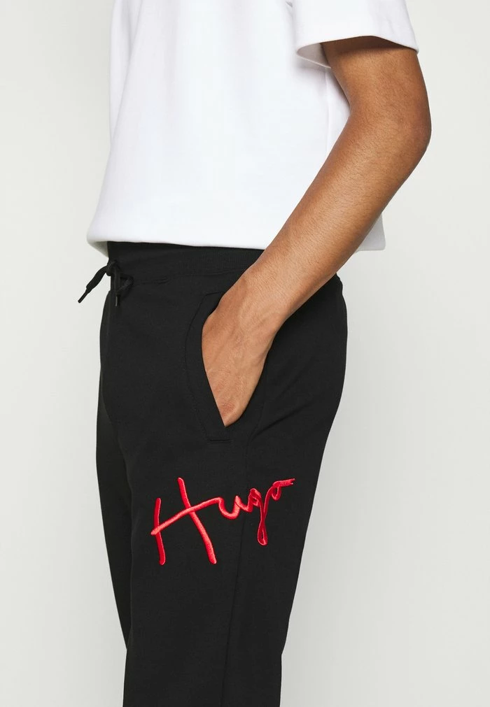 HUGO DARTINI - Pantalon De Survêtement - Black 6 HUGO DARTINI - Pantalon De Survêtement - Black – Image 6