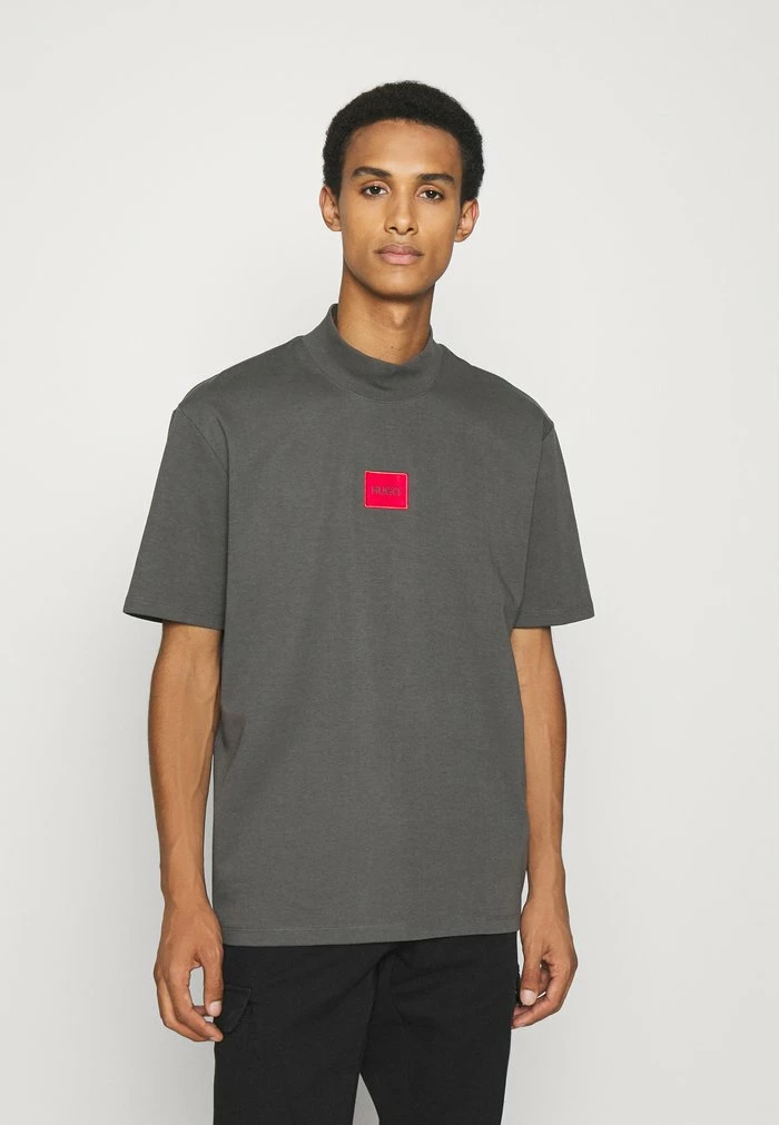 HUGO DABAGARI - T-shirt Basique - Charcoal 1 HUGO DABAGARI - T-shirt Basique - Charcoal