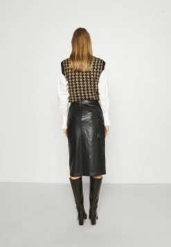 HUGO REMALI - Jupe Portefeuille - Black -Pas Cher Hugo Boutique 1ad6611b91fb440f87031f444b091b2e