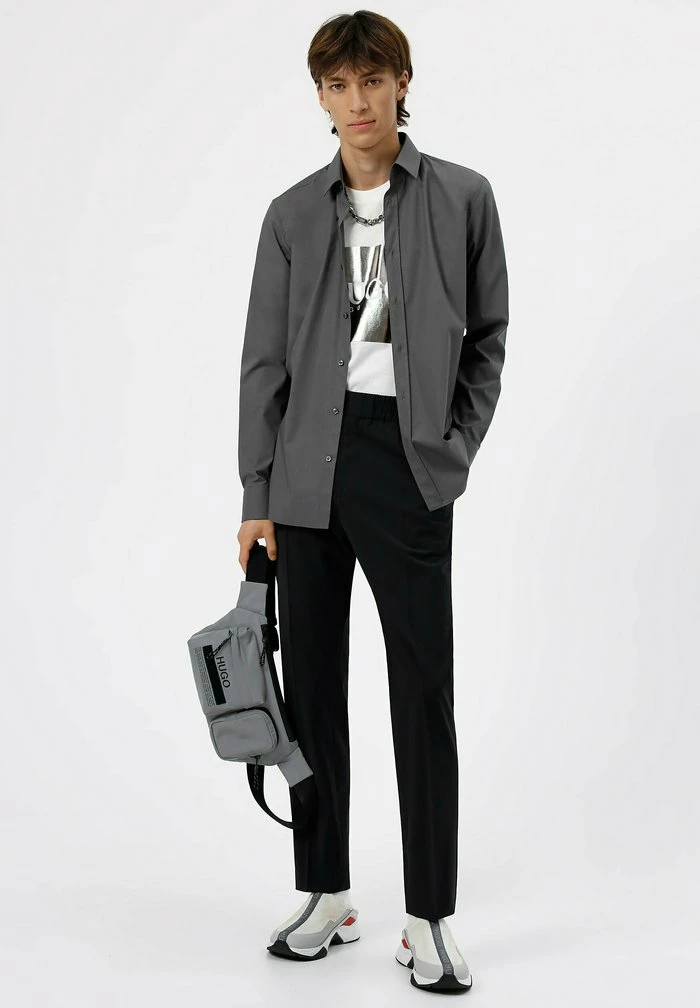 HUGO ELISHA - Chemise Classique - Anthracite 2 HUGO ELISHA - Chemise Classique - Anthracite – Image 2