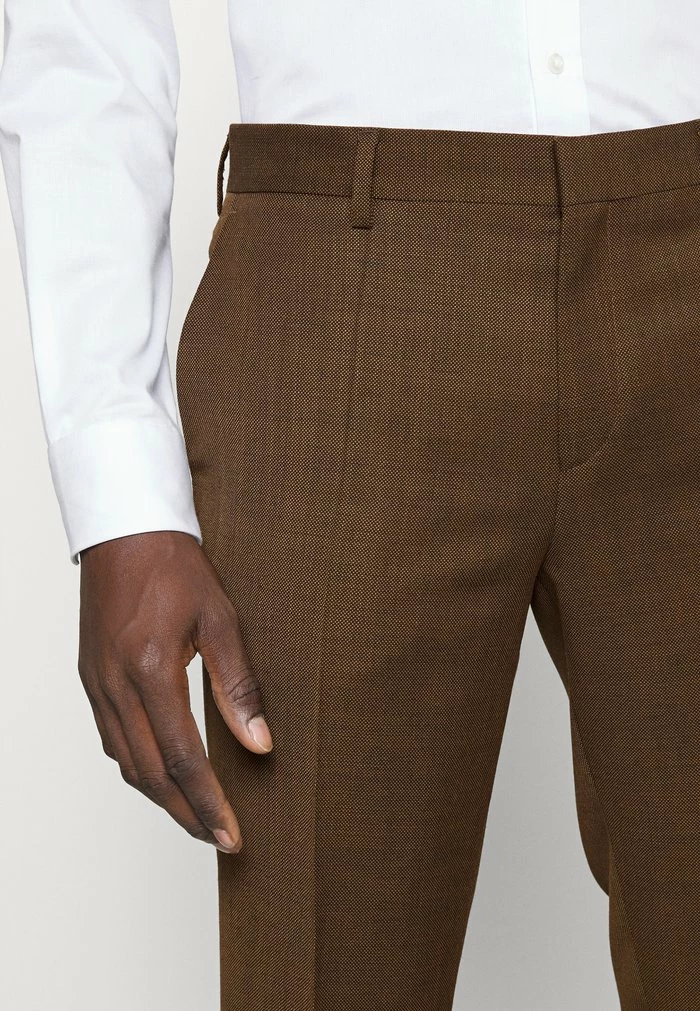 HUGO HENRY - Costume - Medium Brown 9 HUGO HENRY - Costume - Medium Brown – Image 9