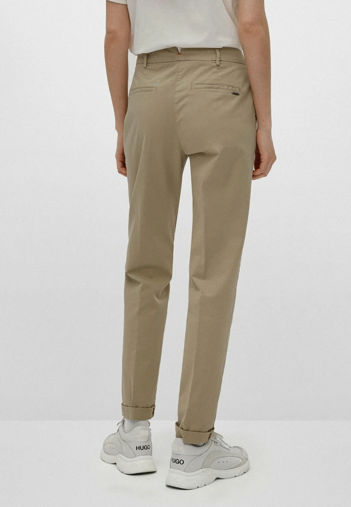 HUGO HECIA - Chino - Open Beige 3 HUGO HECIA - Chino - Open Beige – Image 3