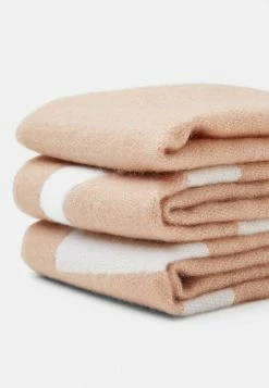 HUGO WOMEN - Écharpe - Light Pastel Brown 7 HUGO WOMEN - Écharpe - Light Pastel Brown -Pas Cher Hugo Boutique 376d567ab9004fe0a225b45cdfba3795