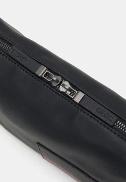 HUGO RILEY MESSENGER UNISEX - Sac Bandoulière - Black 9 HUGO RILEY MESSENGER UNISEX - Sac Bandoulière - Black -Pas Cher Hugo Boutique 5d63e93abe0a4979901011fa523b02a3