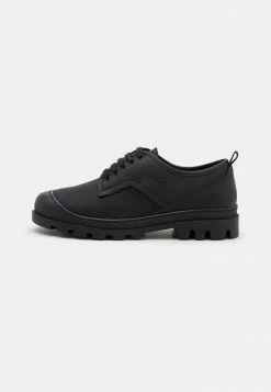HUGO BUSTLER - Chaussures à Lacets - Black
