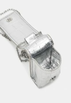 HUGO EVA LIPSTICK CASE - Sac Bandoulière - Silver -Pas Cher Hugo Boutique 6ea50409b51d4ef9b24ea45b361cf0da