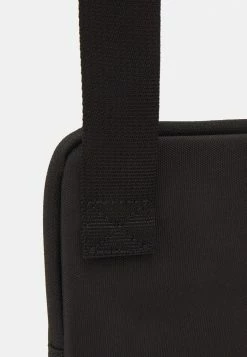 HUGO ETHON ZIP UNISEX - Sac Bandoulière - Black 15 HUGO ETHON ZIP UNISEX - Sac Bandoulière - Black -Pas Cher Hugo Boutique 802dfd905a634ded9fe2681228c8d447