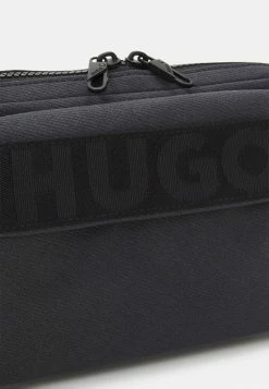 HUGO JAYDEN WAISTBELT UNISEX - Sac Banane - Black 9 HUGO JAYDEN WAISTBELT UNISEX - Sac Banane - Black -Pas Cher Hugo Boutique 8ff2d82495014ba0b2b42a1a28f321ce