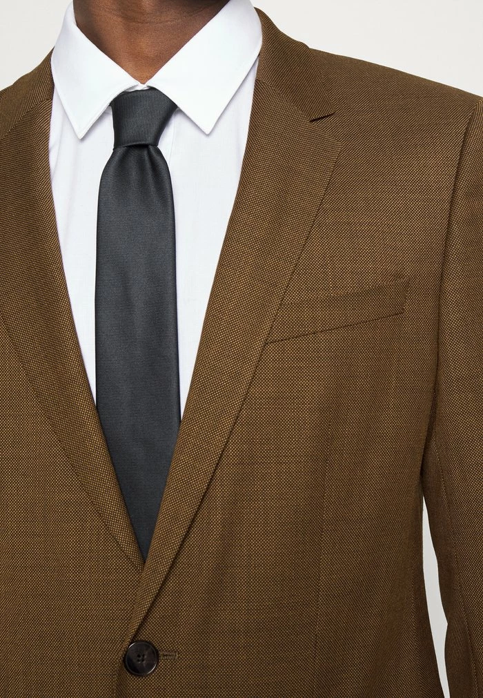 HUGO HENRY - Costume - Medium Brown 7 HUGO HENRY - Costume - Medium Brown – Image 7