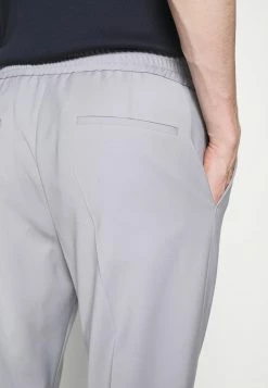 HUGO HOWARD - Pantalon Classique - Silver 10 HUGO HOWARD - Pantalon Classique - Silver -Pas Cher Hugo Boutique bb0e978ab53c46aea610161ef1d4bb29