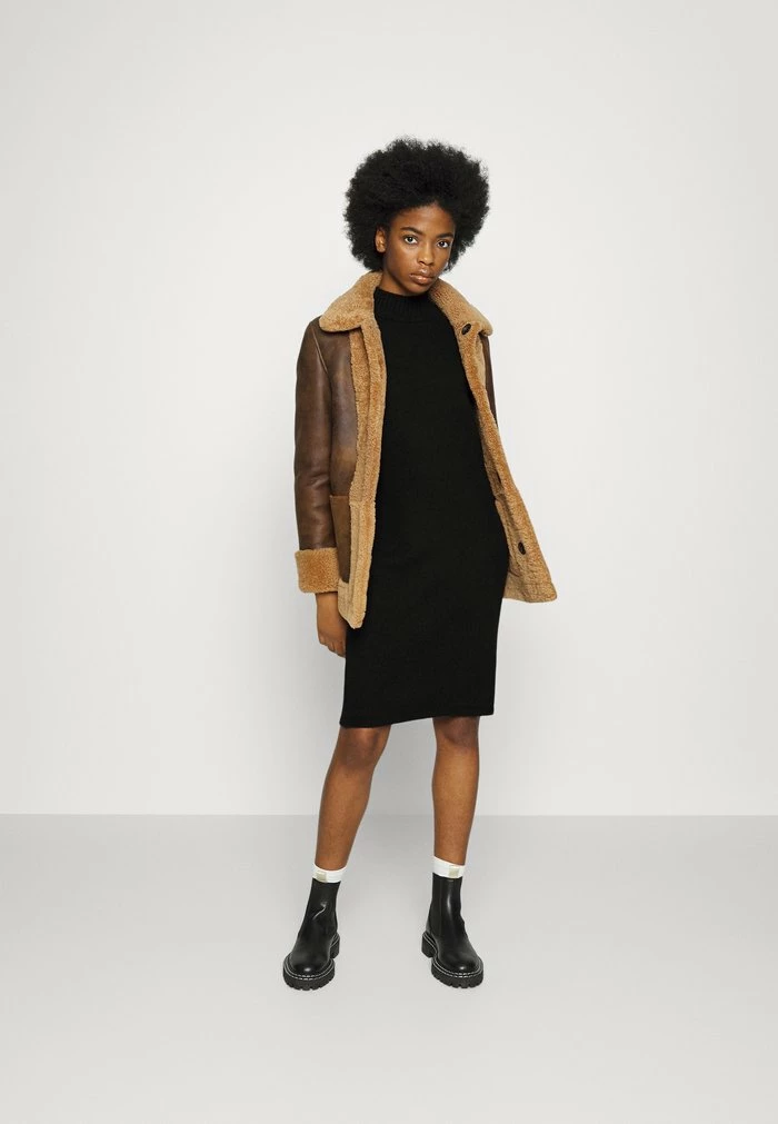 HUGO SOSONZ - Robe Pull - Black 2 HUGO SOSONZ - Robe Pull - Black – Image 2