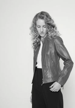 HUGO LASENA - Veste En Cuir - Open Red 10 HUGO LASENA - Veste En Cuir - Open Red -Pas Cher Hugo Boutique c0cfaf2849bf42039a8753b32d67e722