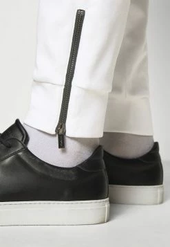 HUGO DUROS - Pantalon De Survêtement - White 14 HUGO DUROS - Pantalon De Survêtement - White -Pas Cher Hugo Boutique c90bbd5d534644bbbe6bbc2879459724