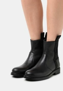 HUGO VICKY - Bottines - Black