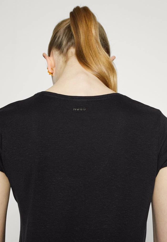 HUGO DAZALEA - T-shirt Basique - Black 7 HUGO DAZALEA - T-shirt Basique - Black – Image 7