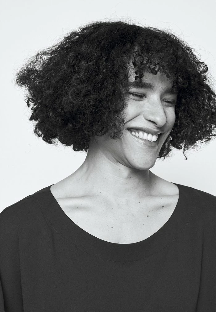 HUGO CAJESA - Blouse - Open Blue 5 HUGO CAJESA - Blouse - Open Blue – Image 5