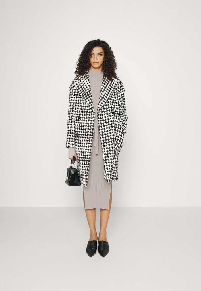 HUGO SYLBIAZ - Robe Pull - Light Beige 2 HUGO SYLBIAZ - Robe Pull - Light Beige – Image 2