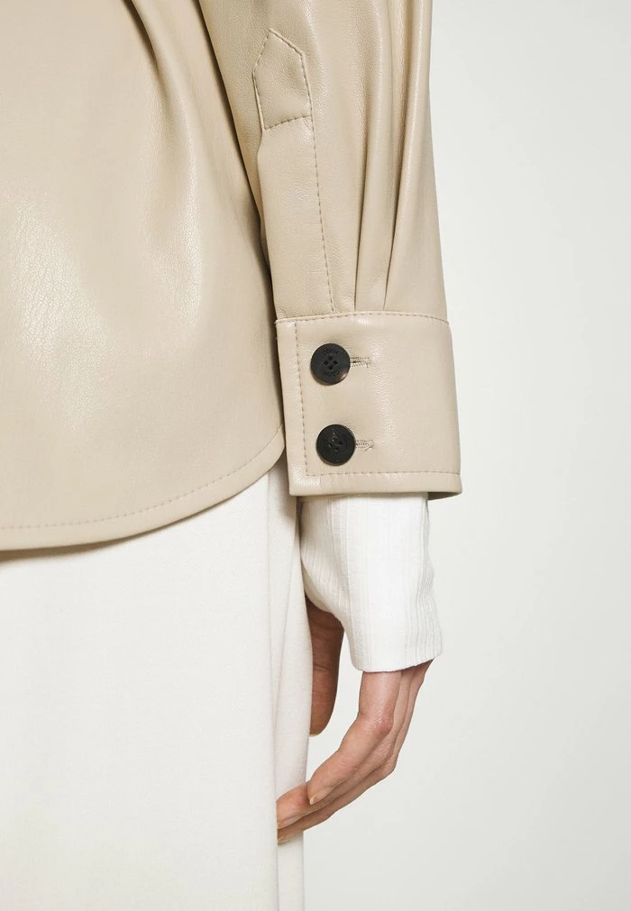 HUGO AMITASA - Manteau Court - Light Beige 4 HUGO AMITASA - Manteau Court - Light Beige – Image 4